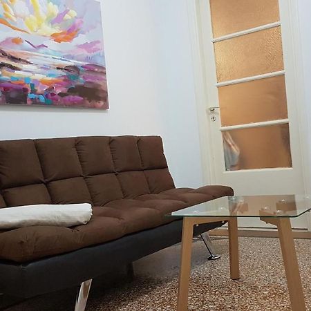 Olive Apartment- Athens Center, 4 Bd, 1.5 Bath エクステリア 写真