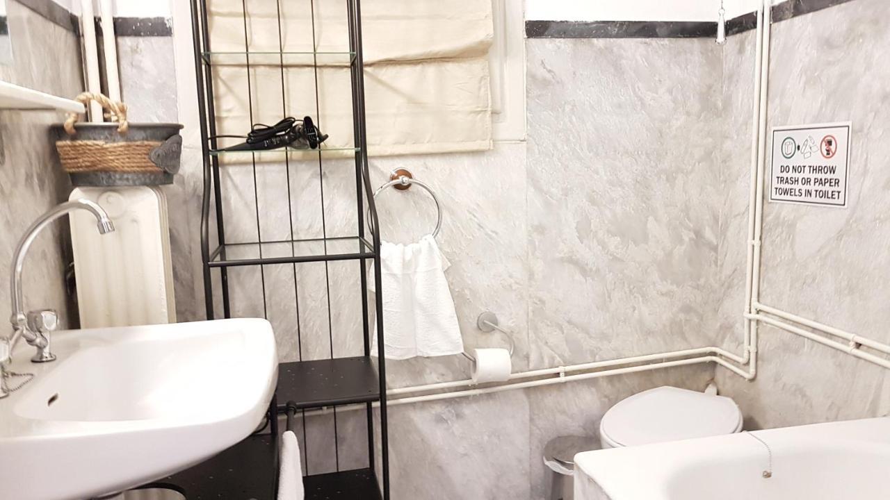 Olive Apartment- Athens Center, 4 Bd, 1.5 Bath エクステリア 写真