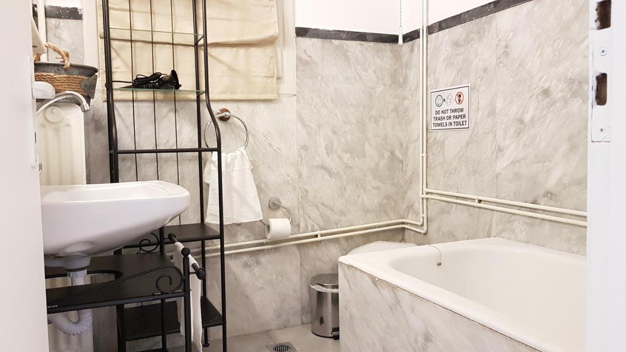 Olive Apartment- Athens Center, 4 Bd, 1.5 Bath エクステリア 写真