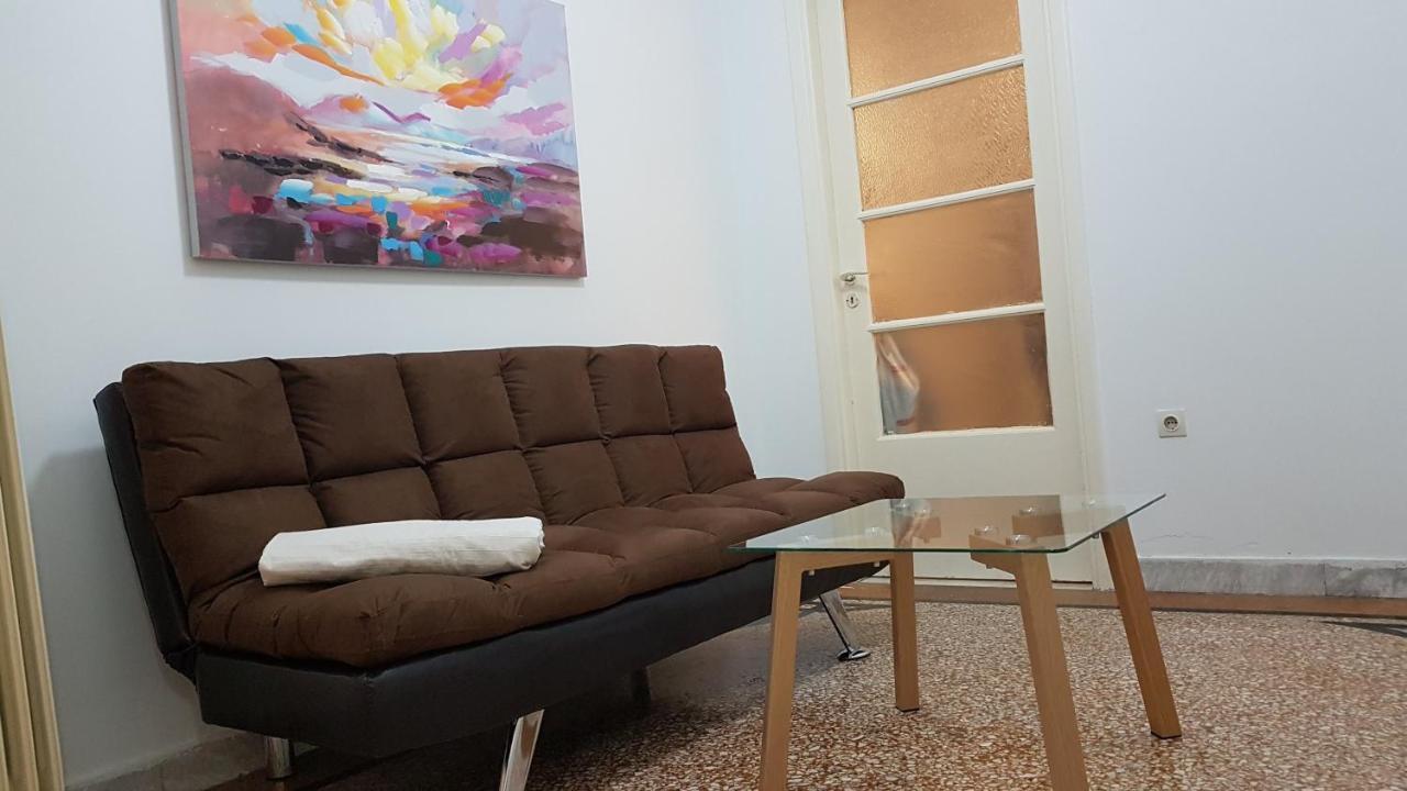 Olive Apartment- Athens Center, 4 Bd, 1.5 Bath エクステリア 写真