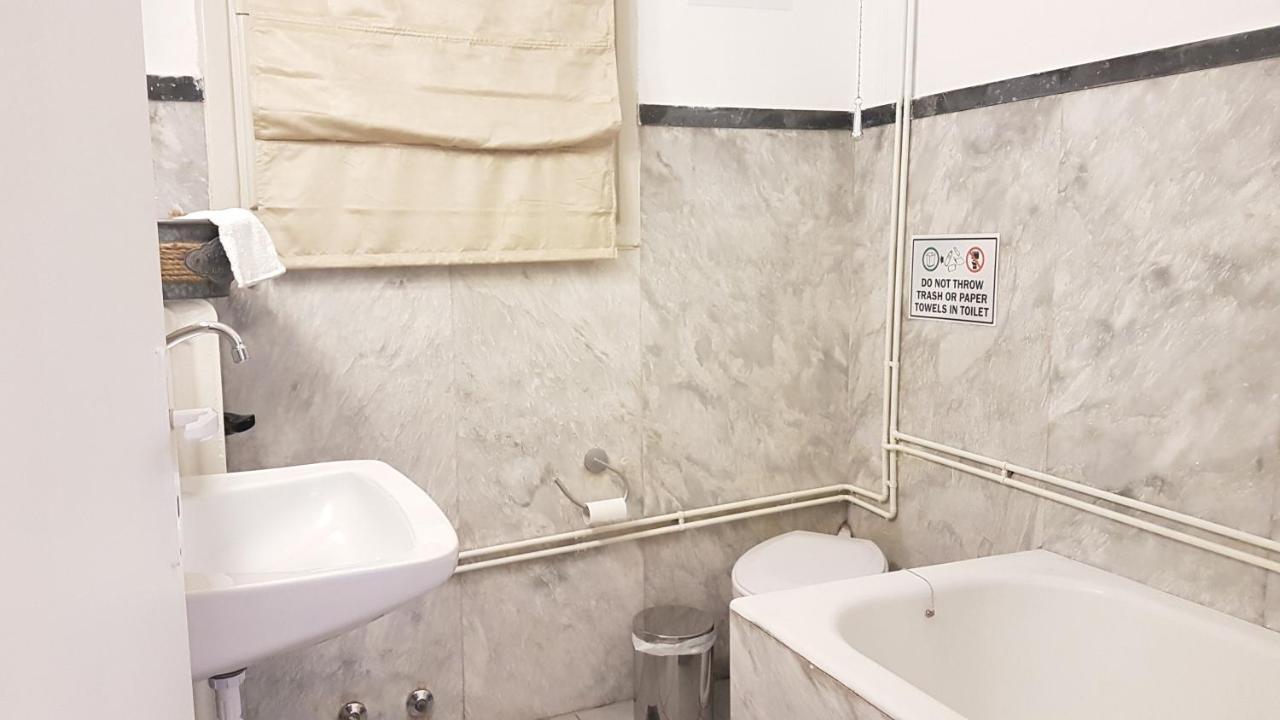 Olive Apartment- Athens Center, 4 Bd, 1.5 Bath エクステリア 写真