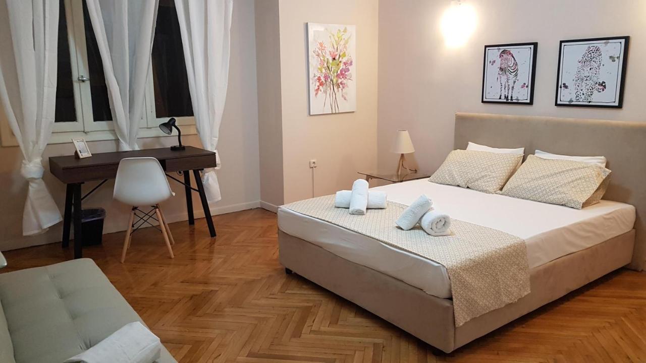 Olive Apartment- Athens Center, 4 Bd, 1.5 Bath エクステリア 写真
