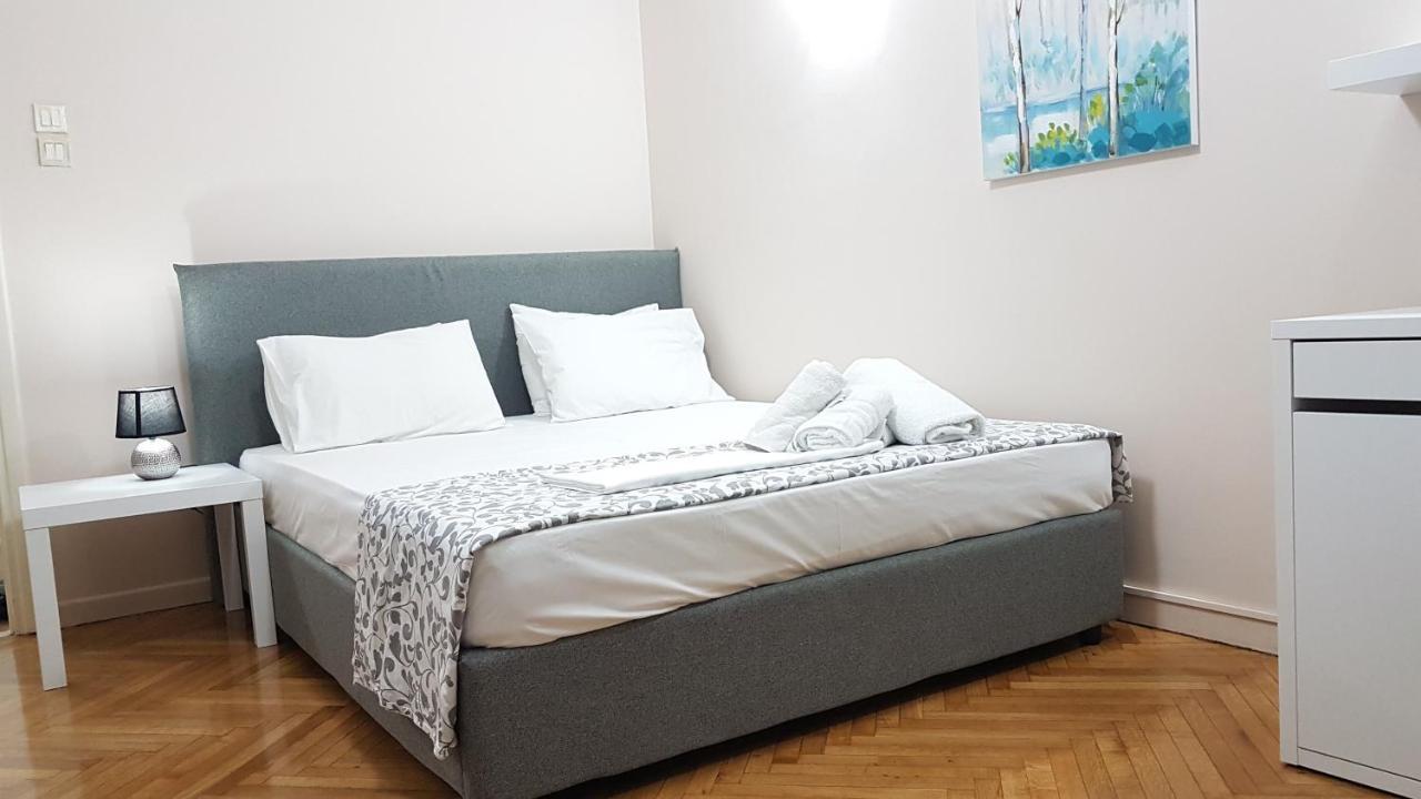 Olive Apartment- Athens Center, 4 Bd, 1.5 Bath エクステリア 写真