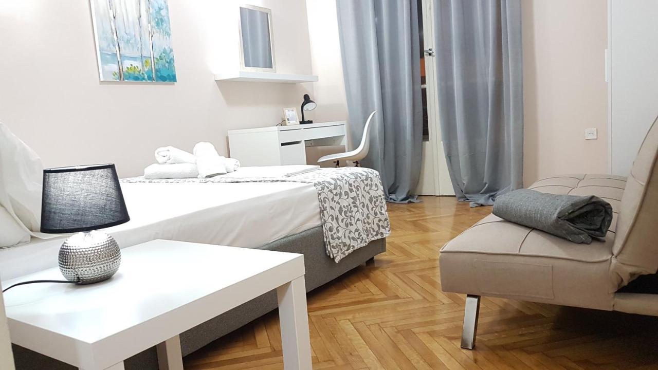 Olive Apartment- Athens Center, 4 Bd, 1.5 Bath エクステリア 写真