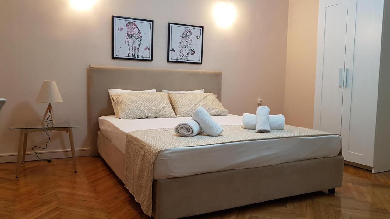 Olive Apartment- Athens Center, 4 Bd, 1.5 Bath エクステリア 写真